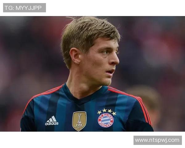 足球场上的搞笑明星们趣事大揭秘与精彩瞬间分享