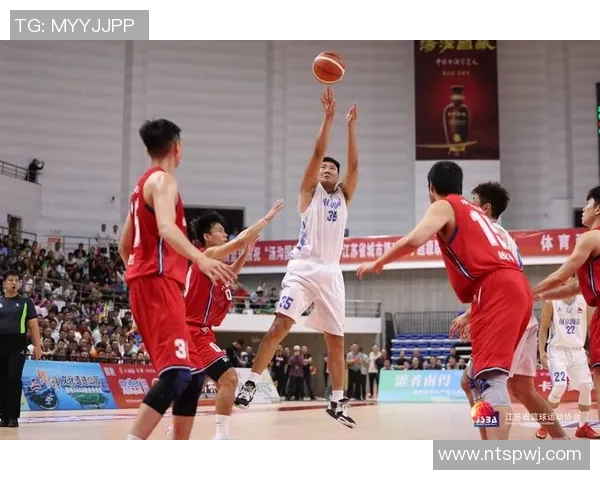 南京篮球队在总决赛积分榜中以87分稳居第一名展现强劲实力 南京篮球队在总决赛积分榜中以87分稳居第一名展现强劲实力