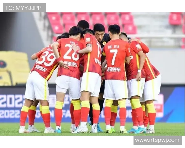 广州网球队实力引发热议球迷对选手表现和训练方式展开激烈讨论 广州网球队实力引发热议球迷对选手表现和训练方式展开激烈讨论